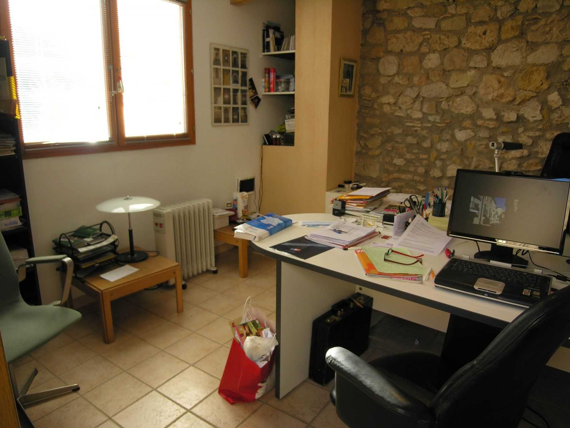 Talo sisään Le Broc, Provence-Alpes-Cote d'Azur 10030067
