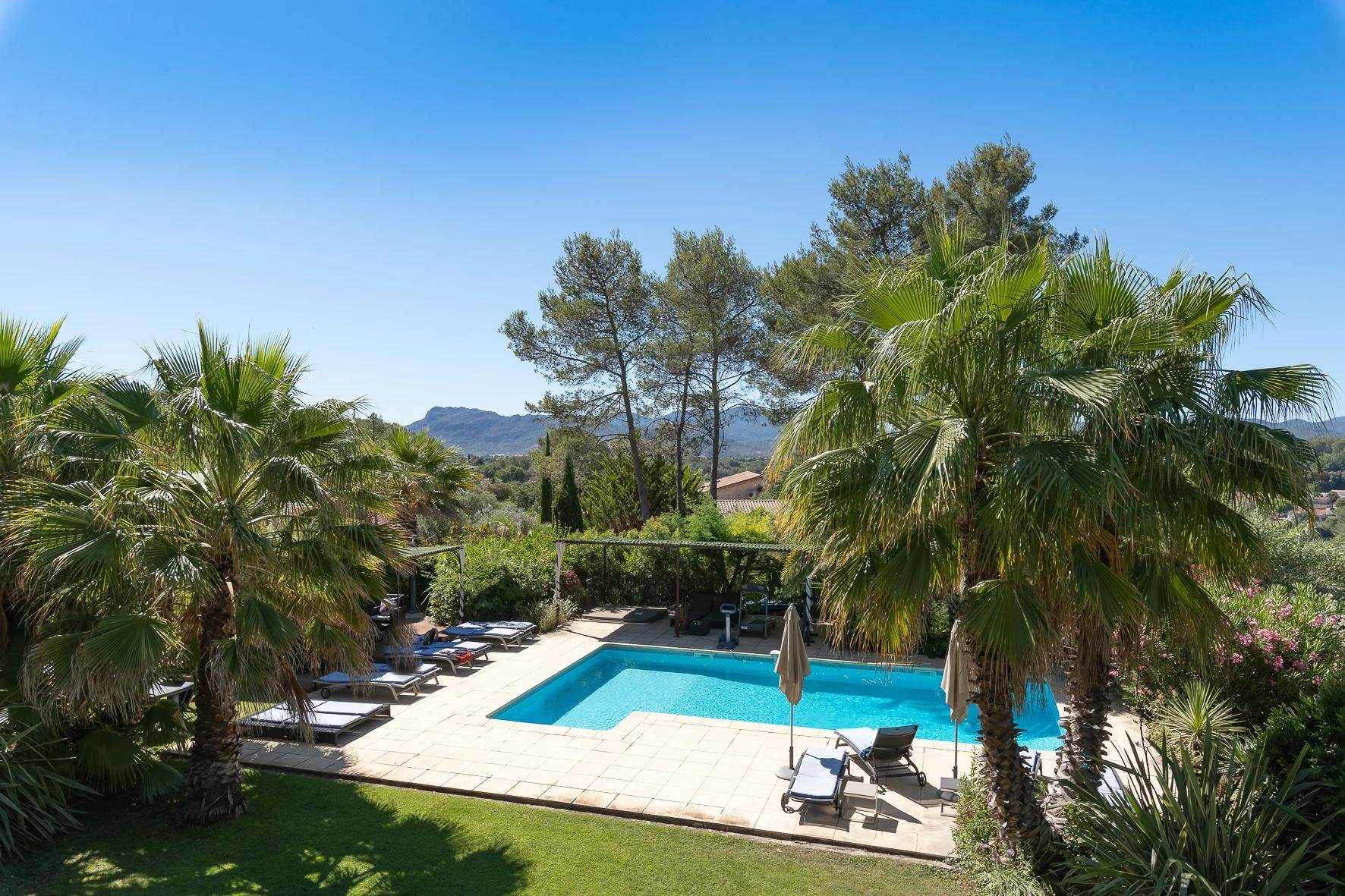 Condominium in La Motte, Provence-Alpes-Côte d'Azur 10030094