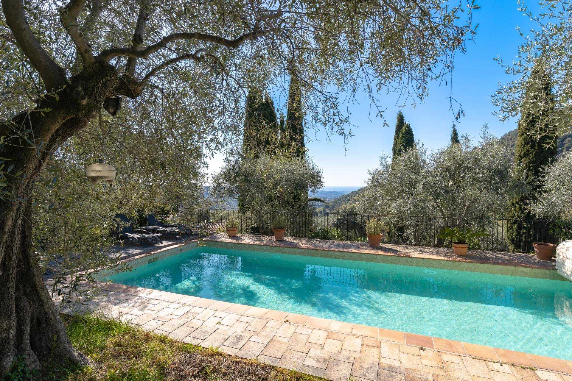 Rumah di Rumput, Provence-Alpes-Cote d'Azur 10030113