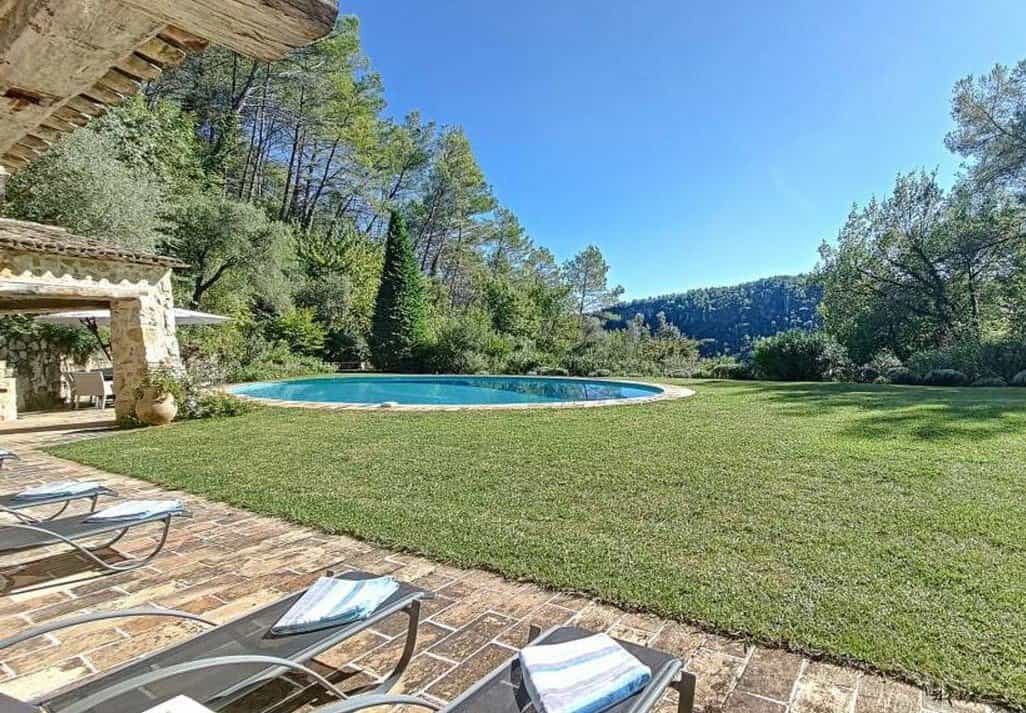 Eigentumswohnung im Tourrettes-sur-Loup, Provence-Alpes-Côte d'Azur 10030166