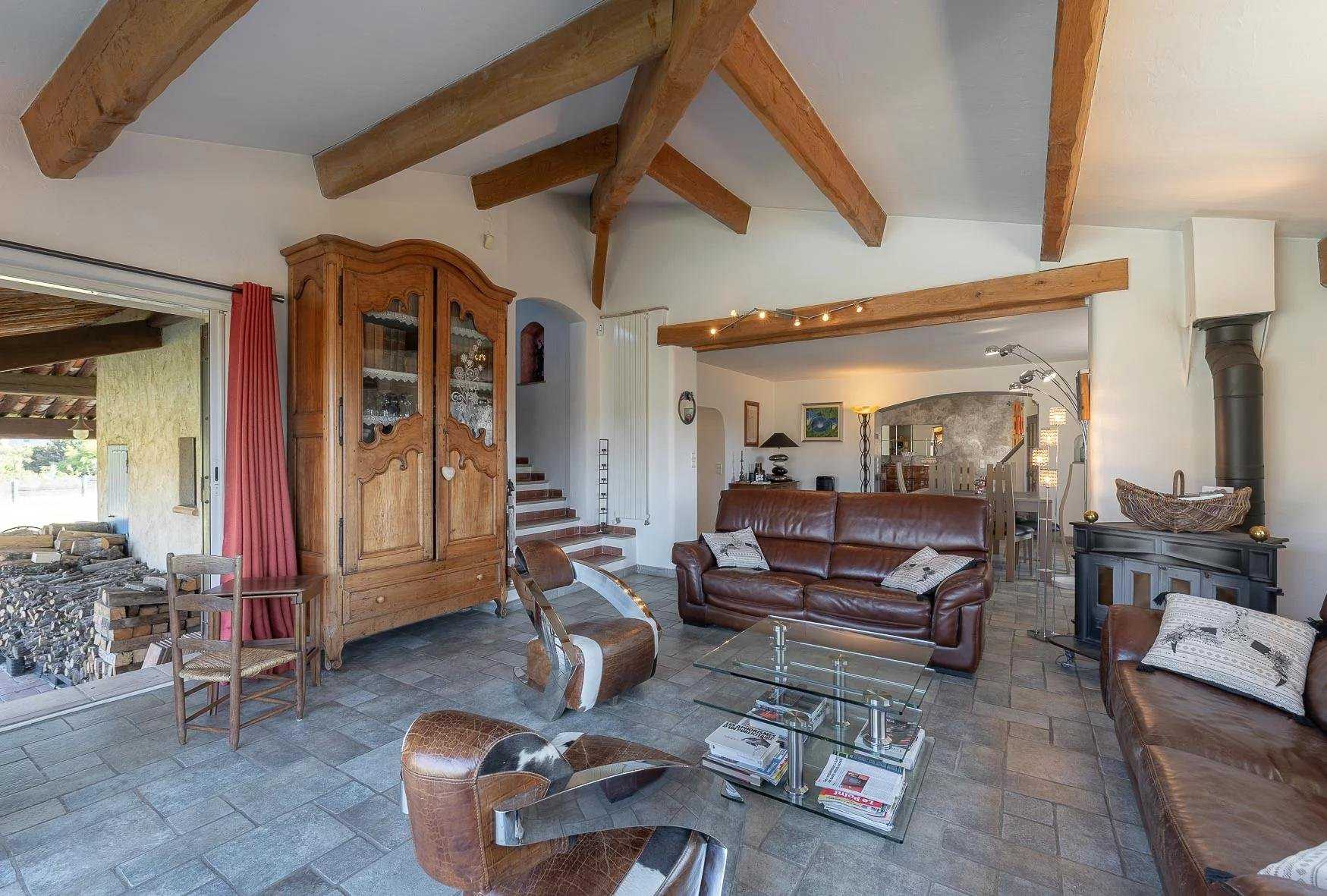 casa no La Colle-sur-Loup, Provença-Alpes-Costa Azul 10030189