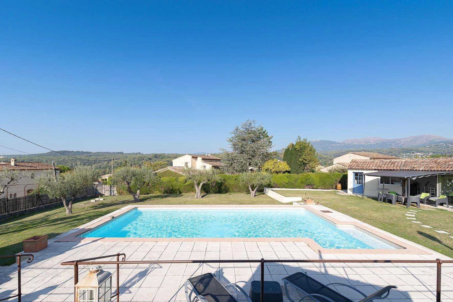 Hus i La Colle-sur-Loup, Provence-Alpes-Cote d'Azur 10030189