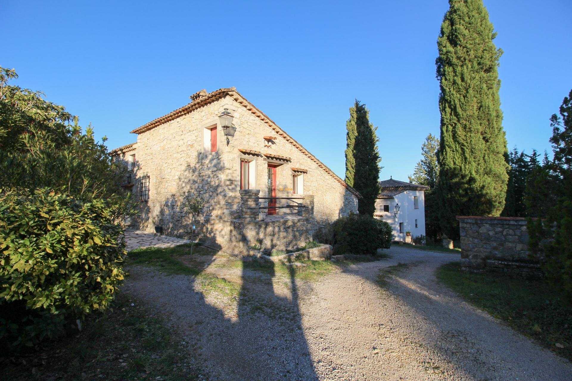 σπίτι σε Fayence, Provence-Alpes-Cote d'Azur 10030219