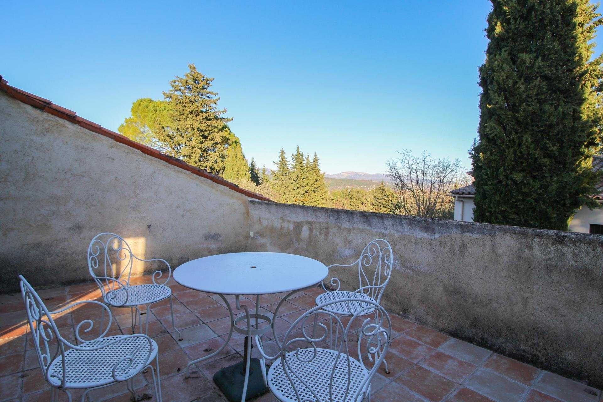 Talo sisään Fayence, Provence-Alpes-Cote d'Azur 10030219