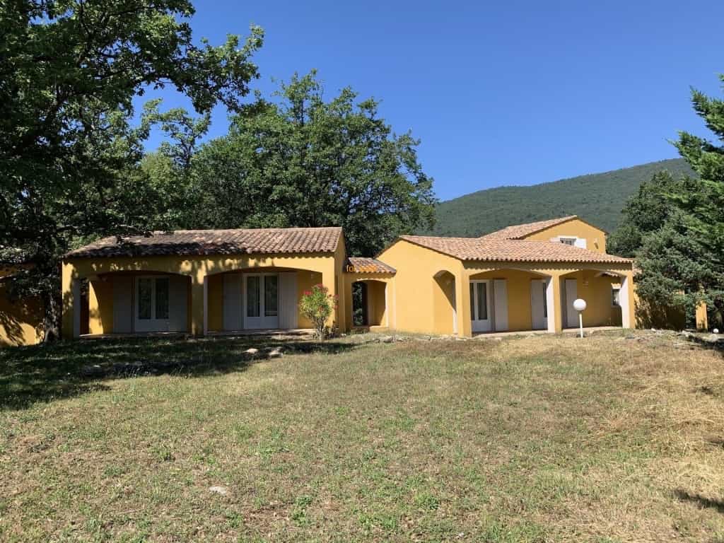 σπίτι σε Seillans, Provence-Alpes-Cote d'Azur 10030225
