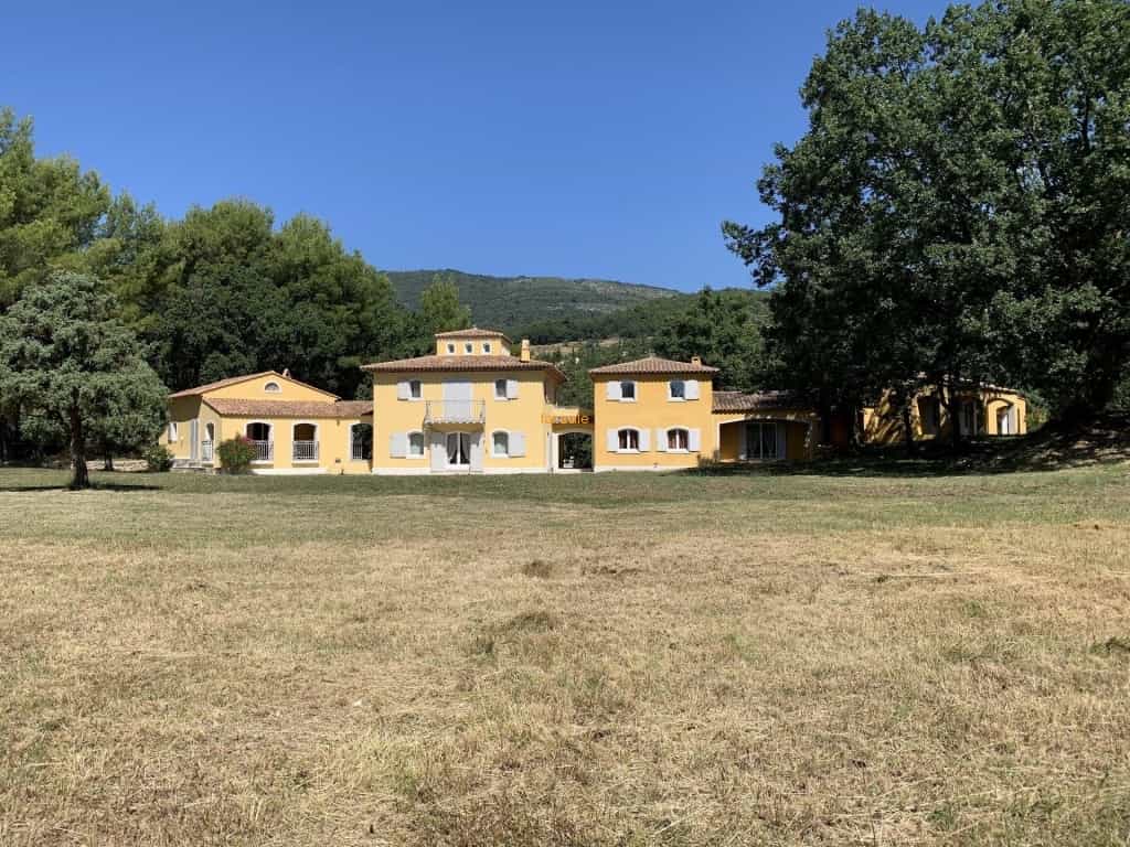 房子 在 Seillans, Provence-Alpes-Cote d'Azur 10030225