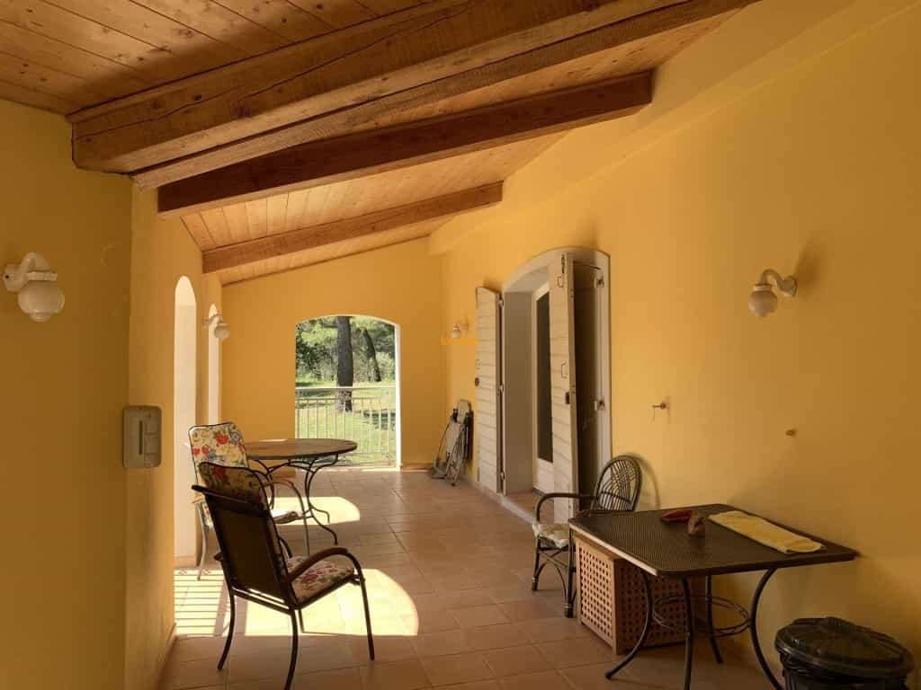Будинок в Seillans, Provence-Alpes-Cote d'Azur 10030225