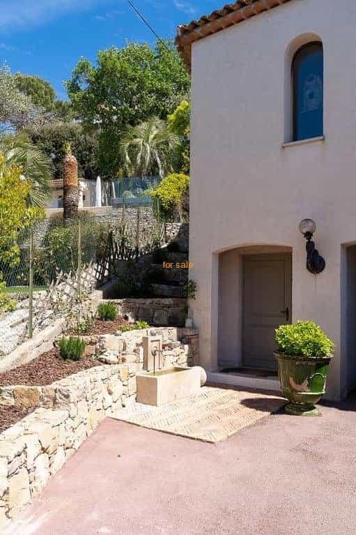 Dom w Le Cannet, Provence-Alpes-Cote d'Azur 10030233