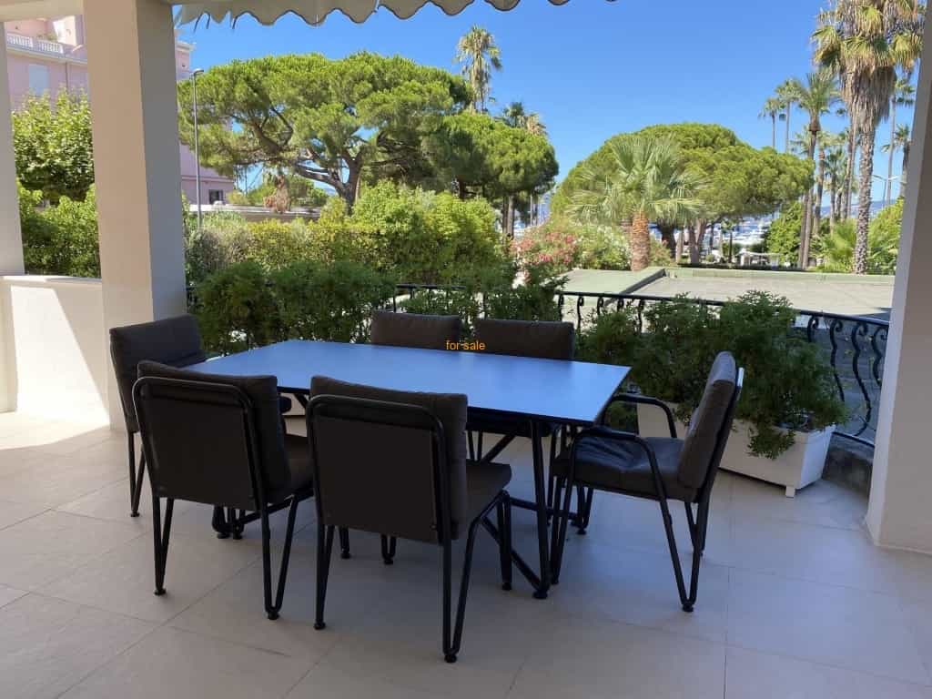 Condominium in Croisette Cannes, Provence-Alpes-Cote d'Azur 10030235