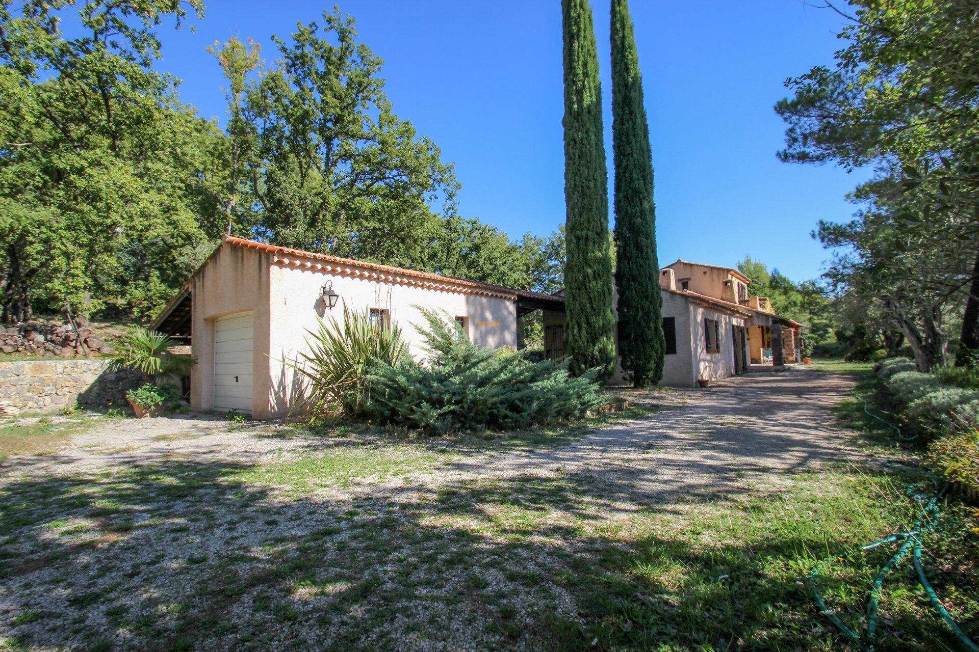 casa en Fayence, Provence-Alpes-Cote d'Azur 10030238