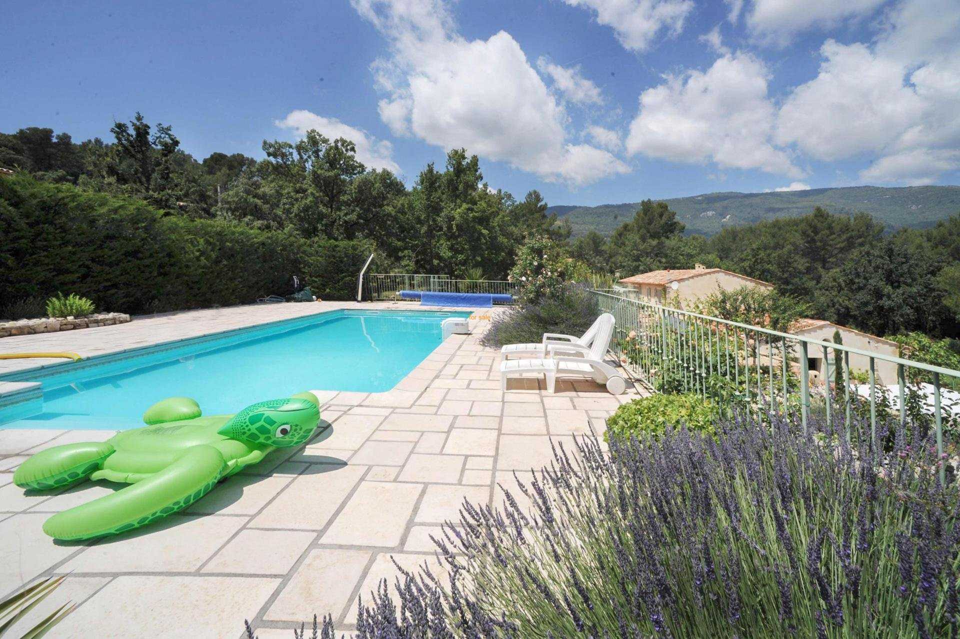 Ejerlejlighed i Seillans, Provence-Alpes-Cote d'Azur 10030242