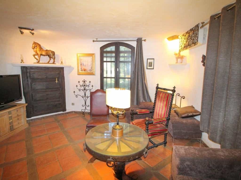 بيت في Le Tignet, Provence-Alpes-Cote d'Azur 10030250