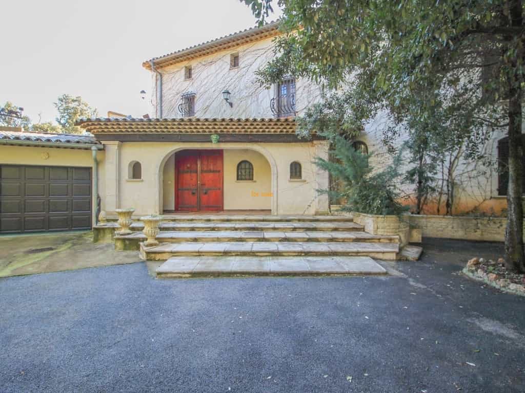 Hus i Le Tignet, Provence-Alpes-Cote d'Azur 10030250
