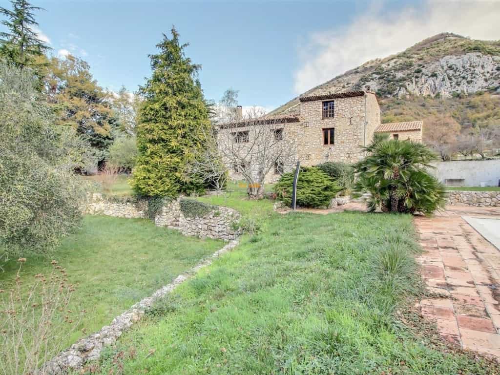 房子 在 Sospel, Provence-Alpes-Cote d'Azur 10030259