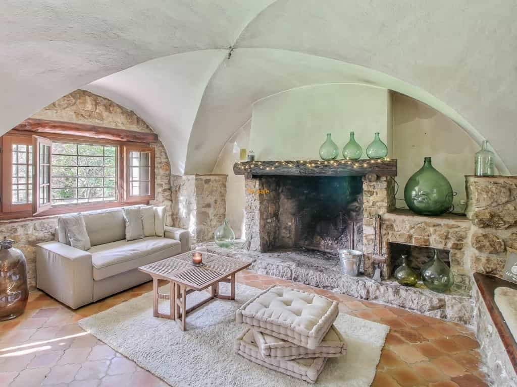 Talo sisään Sainte-Agnes, Provence-Alpes-Cote d'Azur 10030259