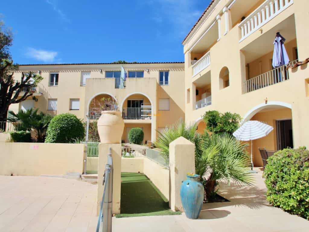 Condominio en Saint-Tropez, Provence-Alpes-Cote d'Azur 10030263