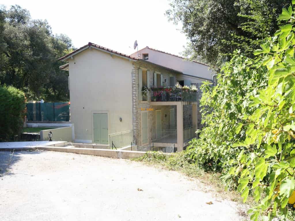 Condominio nel Roquefort-Les-Pins, Provence-Alpes-Cote d'Azur 10030275