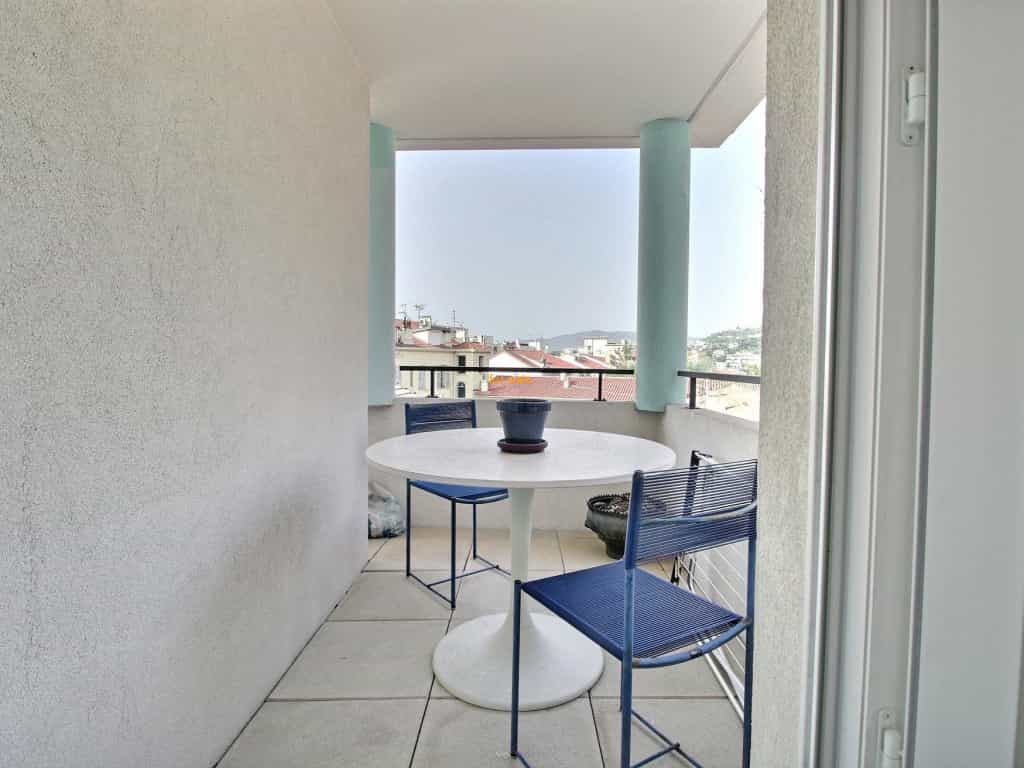 Condominium in Le Suquet, Provence-Alpes-Cote d'Azur 10030283