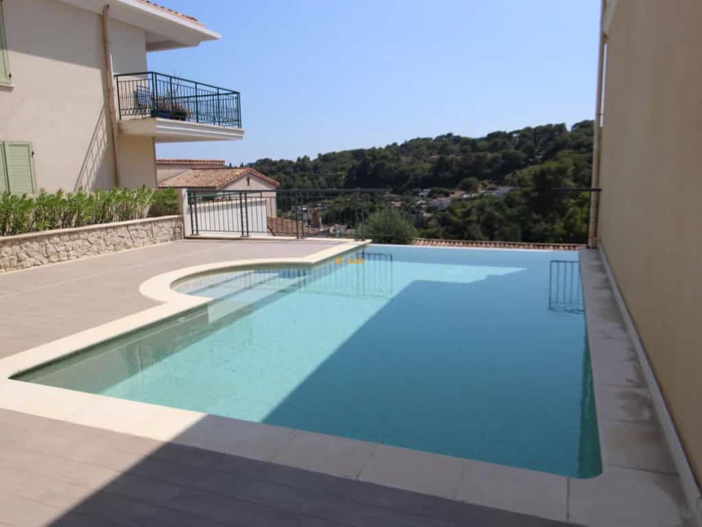 Condominium in Biot, Provence-Alpes-Côte d'Azur 10030284