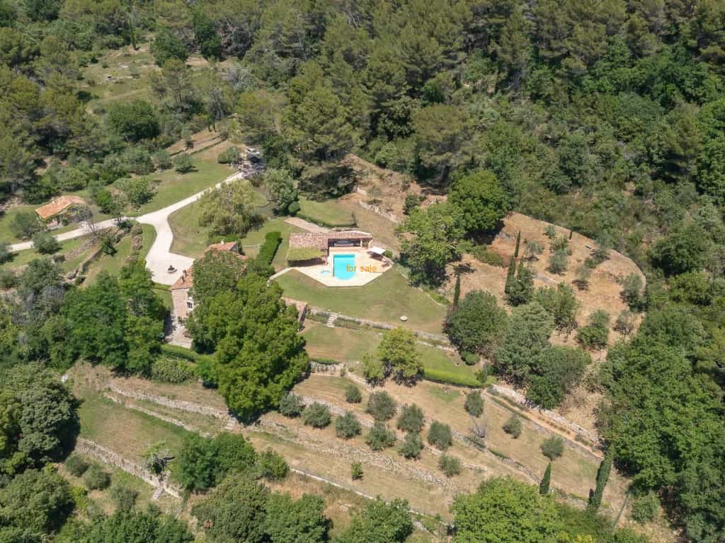 Dom w Seillans, Provence-Alpes-Cote d'Azur 10030298