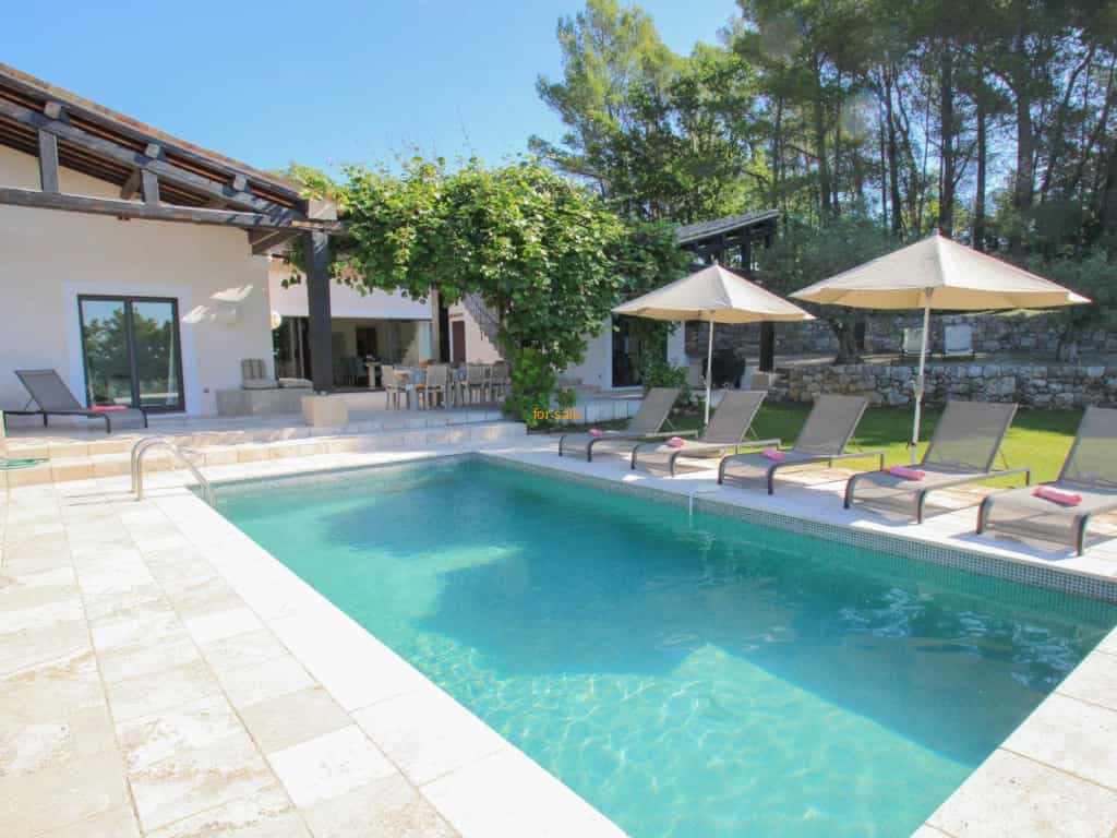 Rumah di Seillan, Provence-Alpes-Cote d'Azur 10030300