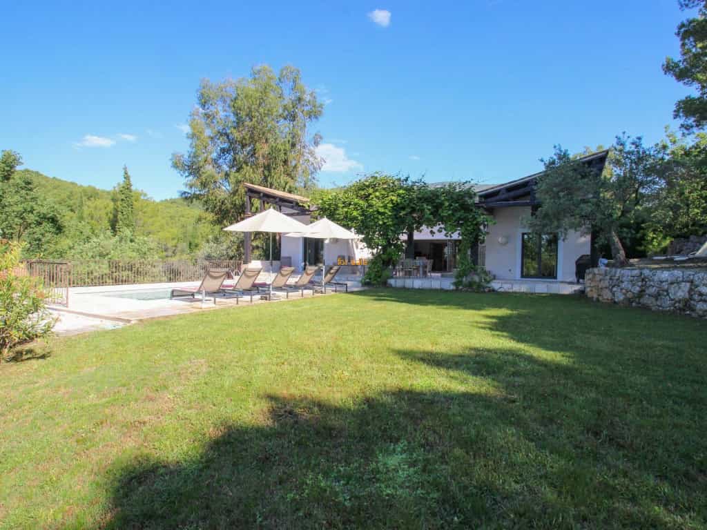 rumah dalam Seillans, Provence-Alpes-Cote d'Azur 10030300