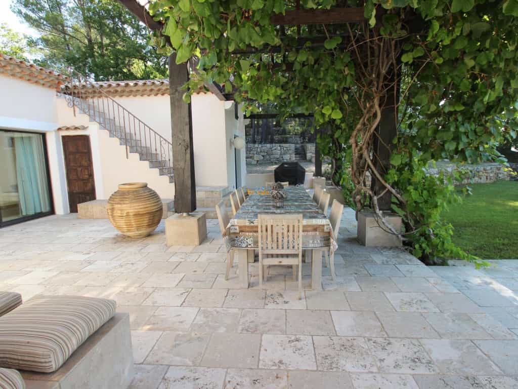 Rumah di Seillans, Provence-Alpes-Cote d'Azur 10030300