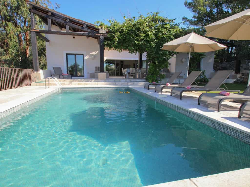 rumah dalam Seillans, Provence-Alpes-Cote d'Azur 10030300