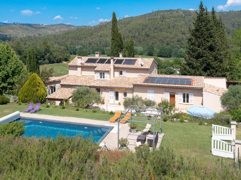 loger dans Correns, Provence-Alpes-Côte d'Azur 10030302