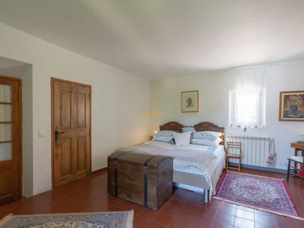 Будинок в Correns, Provence-Alpes-Cote d'Azur 10030302