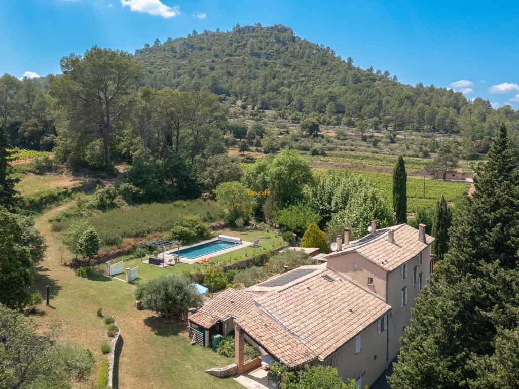 loger dans Correns, Provence-Alpes-Cote d'Azur 10030302