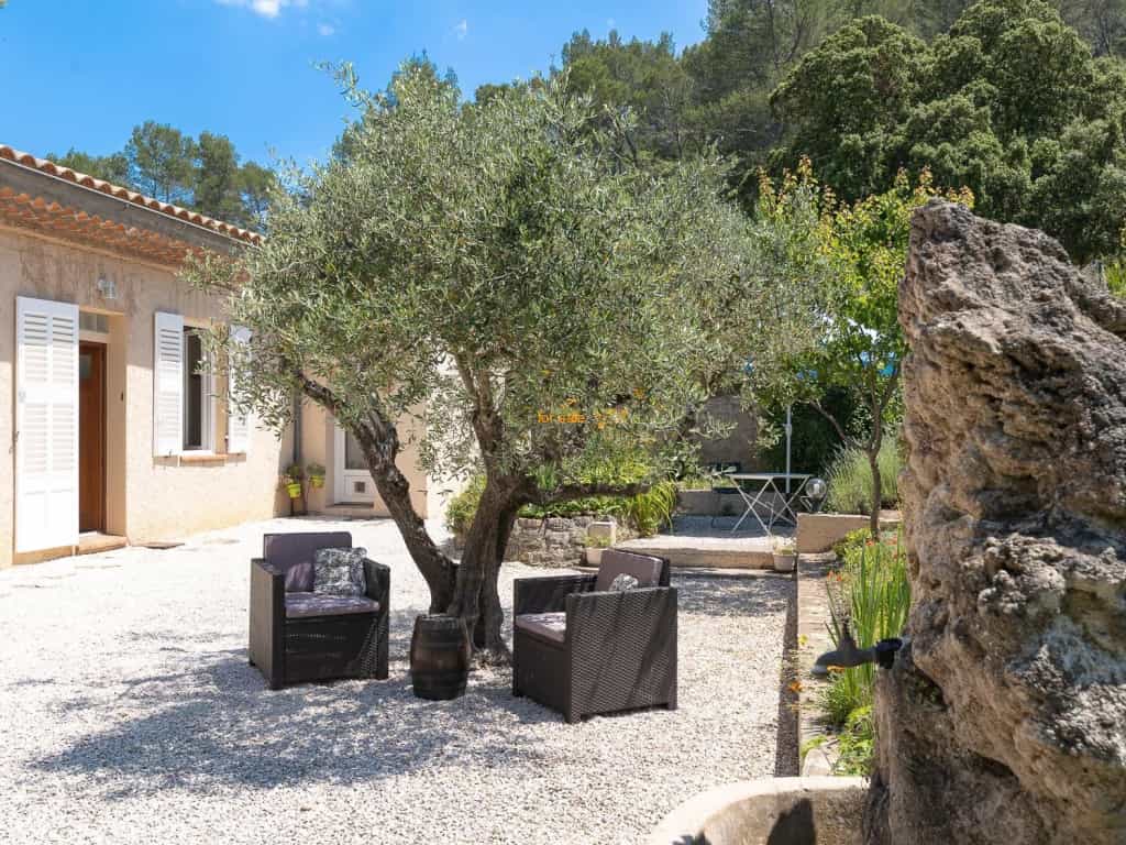 loger dans Correns, Provence-Alpes-Cote d'Azur 10030302