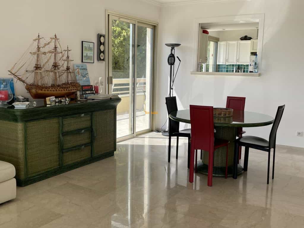 公寓 在 Golfe-Juan, Provence-Alpes-Cote d'Azur 10030305