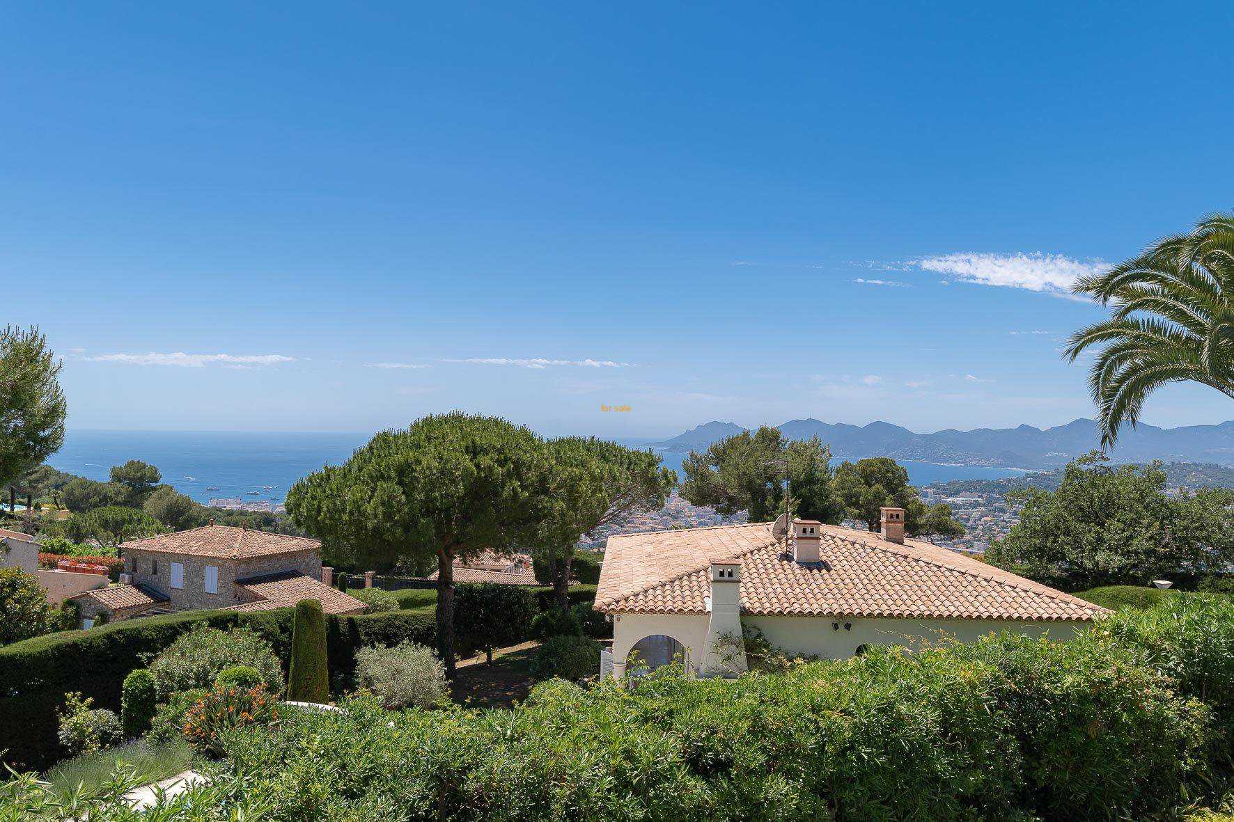 House in Cannes, Provence-Alpes-Cote d'Azur 10030310