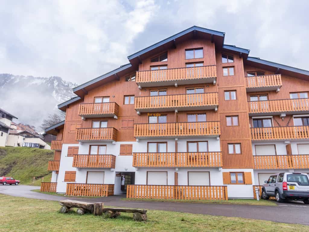 Condominium in 74500, Rhone-Alpes 10030317