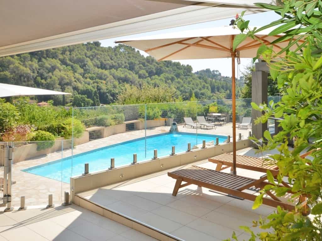 Rumah di Saint-Paul-de-Vence, Provence-Alpes-Cote d'Azur 10030321