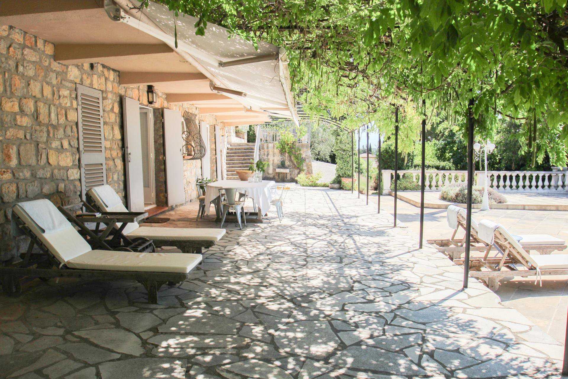Rumah di Montauroux, Provence-Alpes-Cote d'Azur 10030328