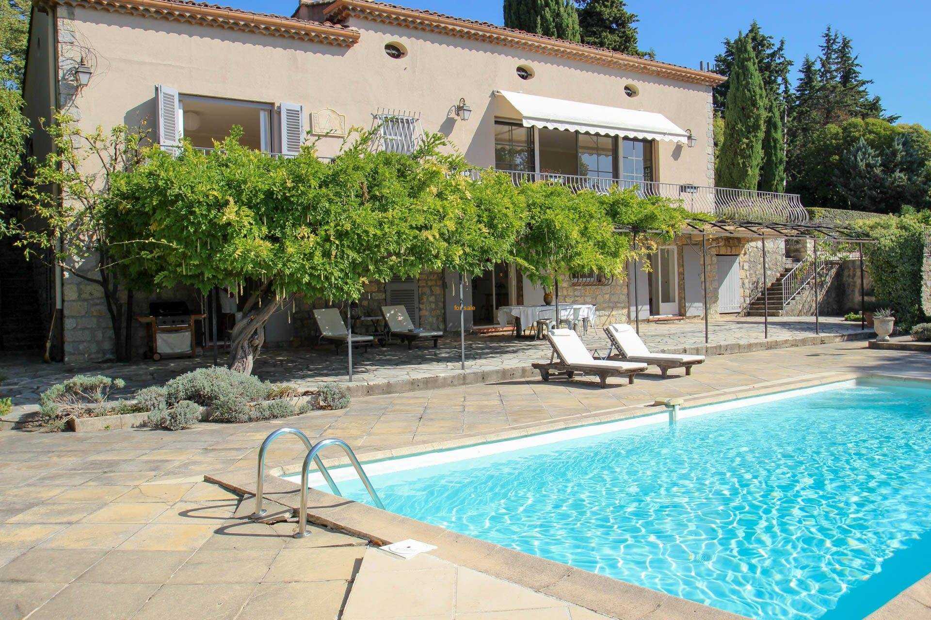 بيت في Montauroux, Provence-Alpes-Cote d'Azur 10030328