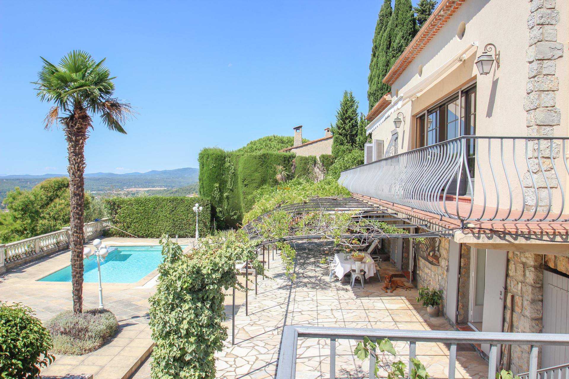 بيت في Montauroux, Provence-Alpes-Cote d'Azur 10030328