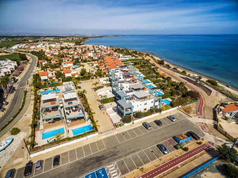 Condominium in Pervolia, Larnaca 10030366