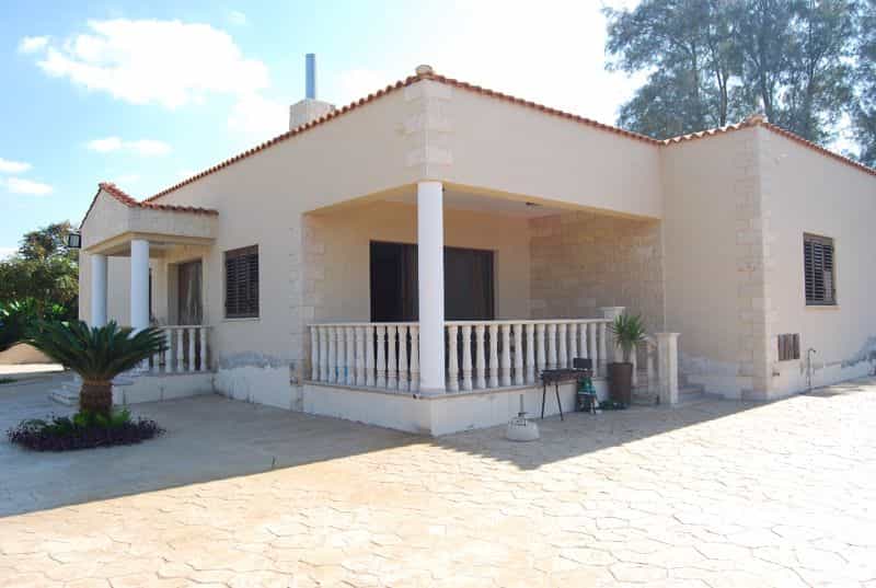 Haus im Kissonerga, Pafos 10030521