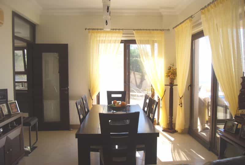 жилой дом в Tala, Paphos 10030552