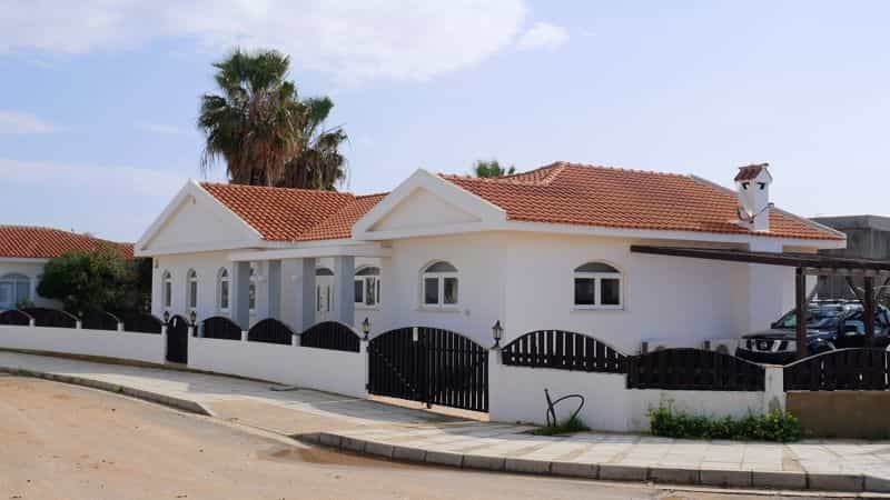 rumah dalam Ayia Thekla, Famagusta 10030553