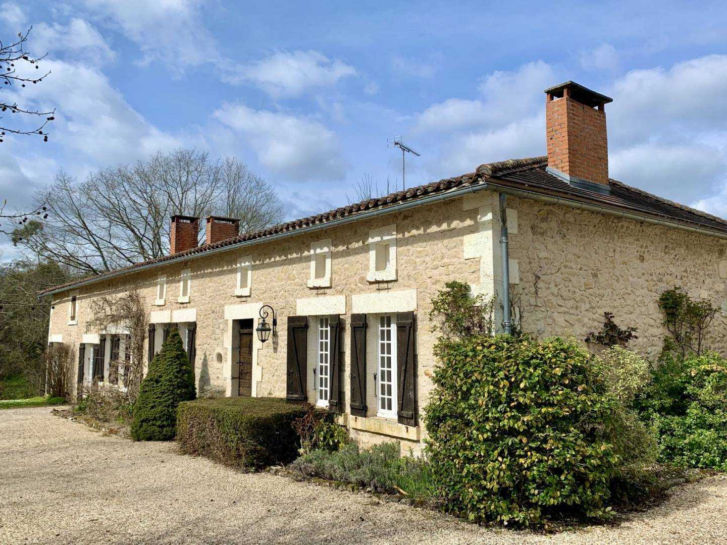 rumah dalam Brossac, Nouvelle-Aquitaine 10030959