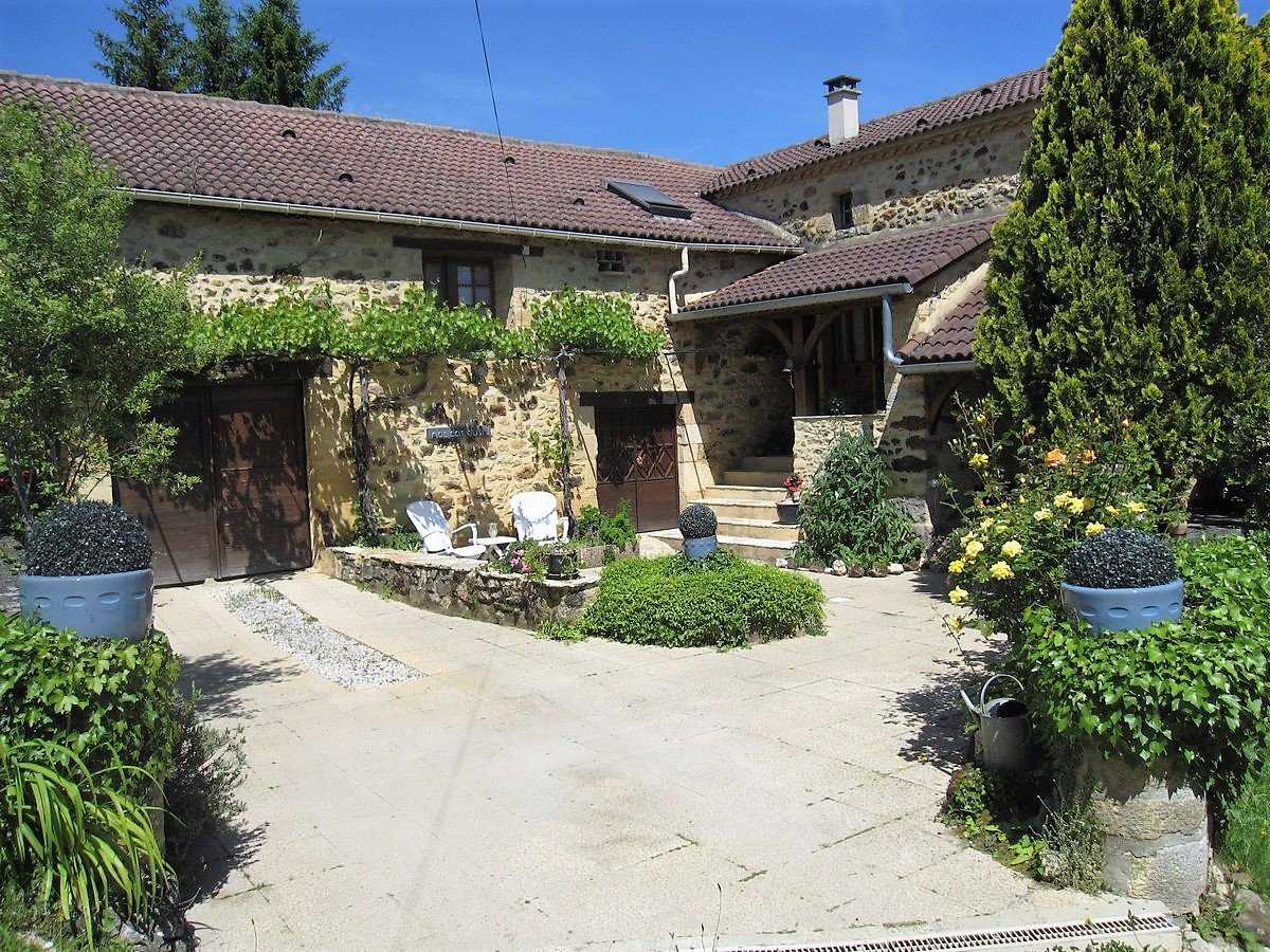 House in Saint-Pompont, Nouvelle-Aquitaine 10031054