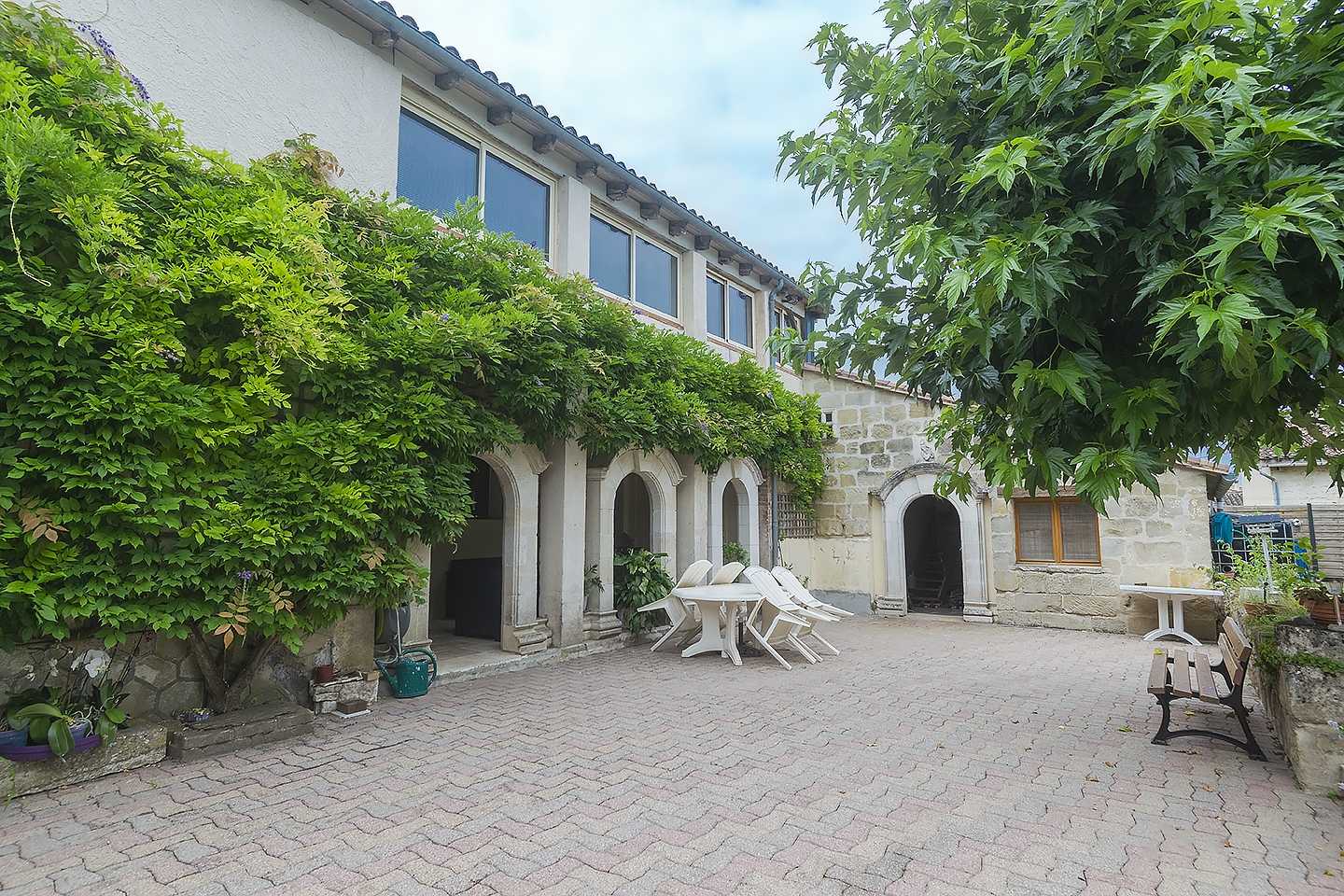 House in Montignac-de-Lauzun, Nouvelle-Aquitaine 10031146