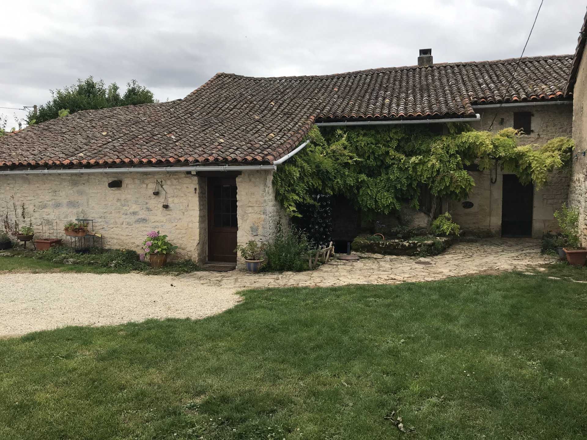 House in Limalonges, Nouvelle-Aquitaine 10031181