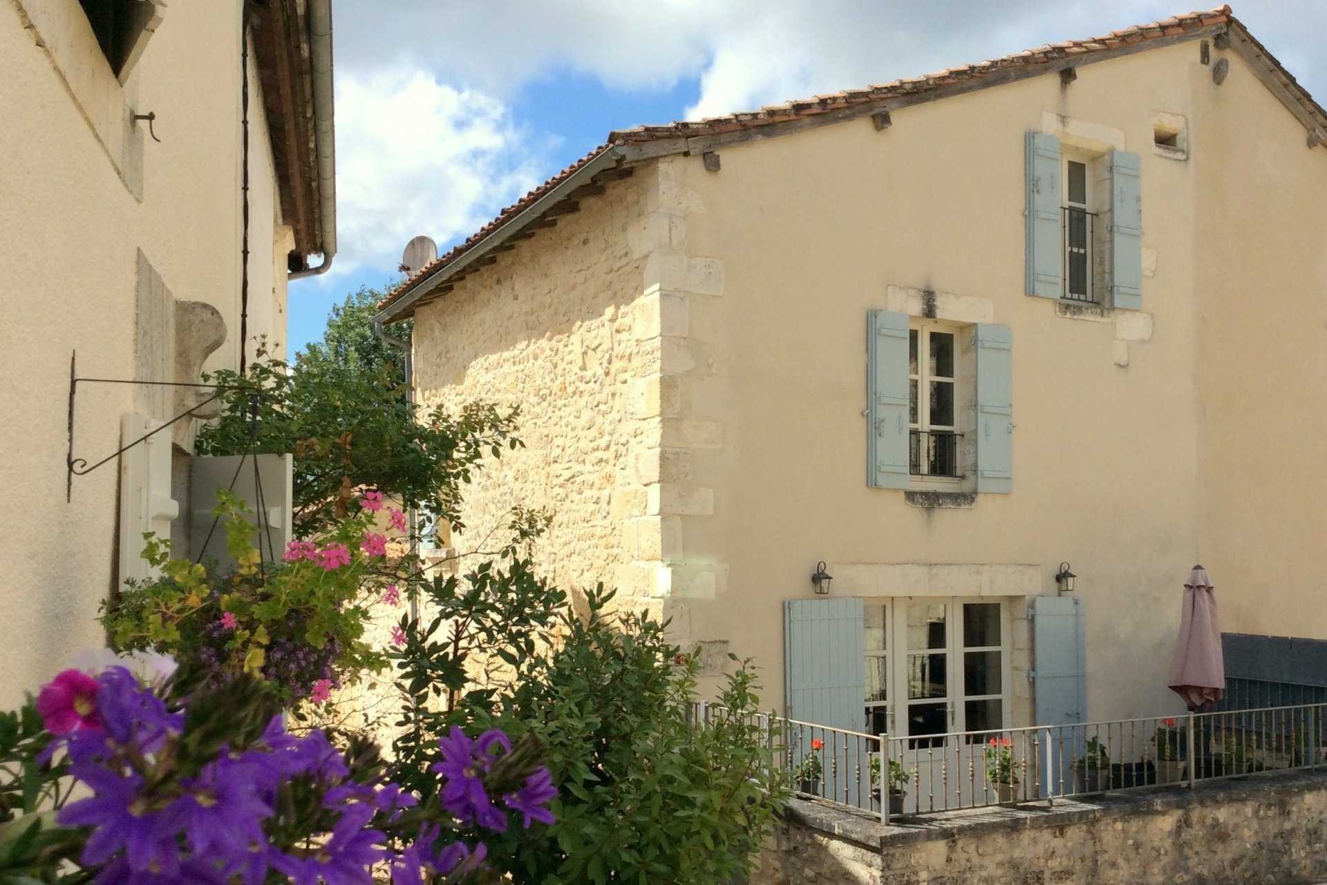House in Vieux-Mareuil, Nouvelle-Aquitaine 10031185