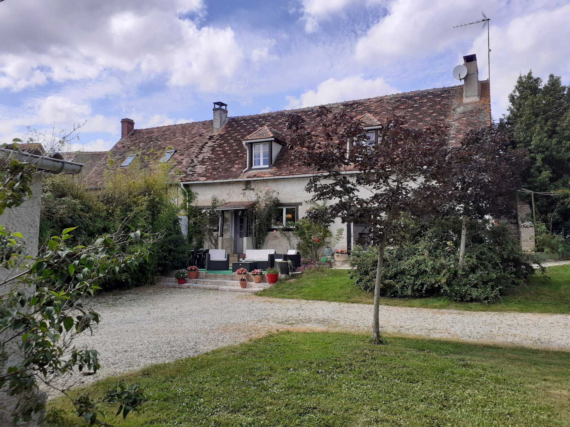 House in Saint-Leomer, Nouvelle-Aquitaine 10031206