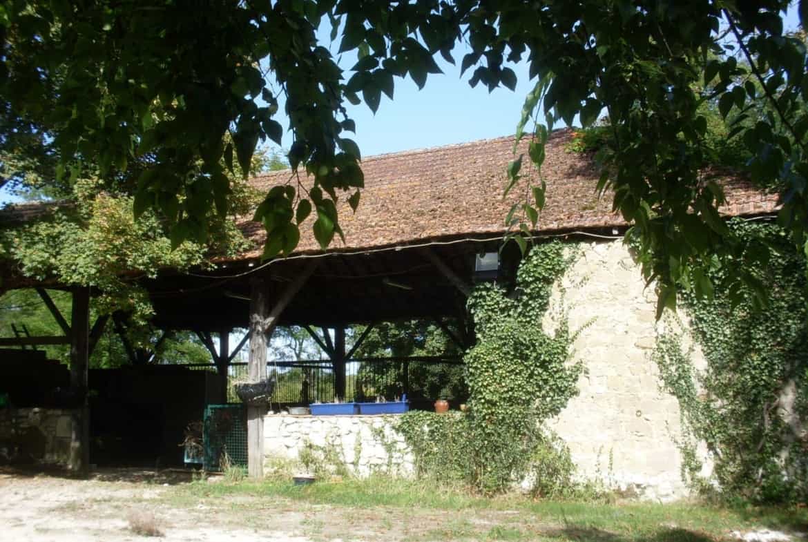 بيت في Lauzun, Nouvelle-Aquitaine 10031235